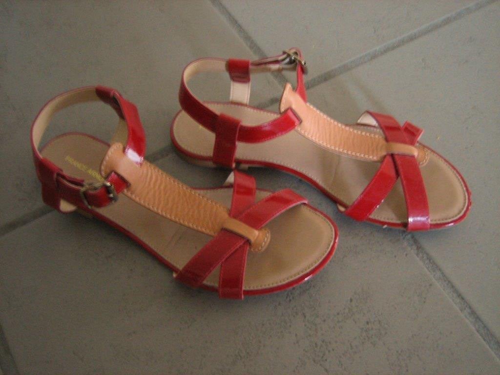 Zeer aparte rood lakleren sandalen FRANCE ARNO 40 snazzeys, Verzenden, France Arno, Sandalen of Muiltjes, Zo goed als nieuw