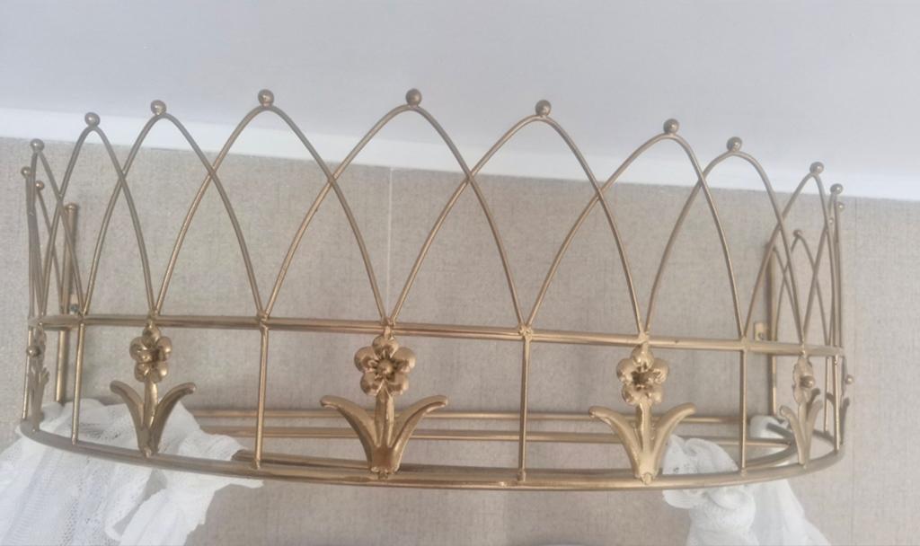 Gouden kroon voor bedhemel - Romantische slaapkamerdecoratie, Gebruikt, Ophalen of Verzenden, Klassiek, Goud