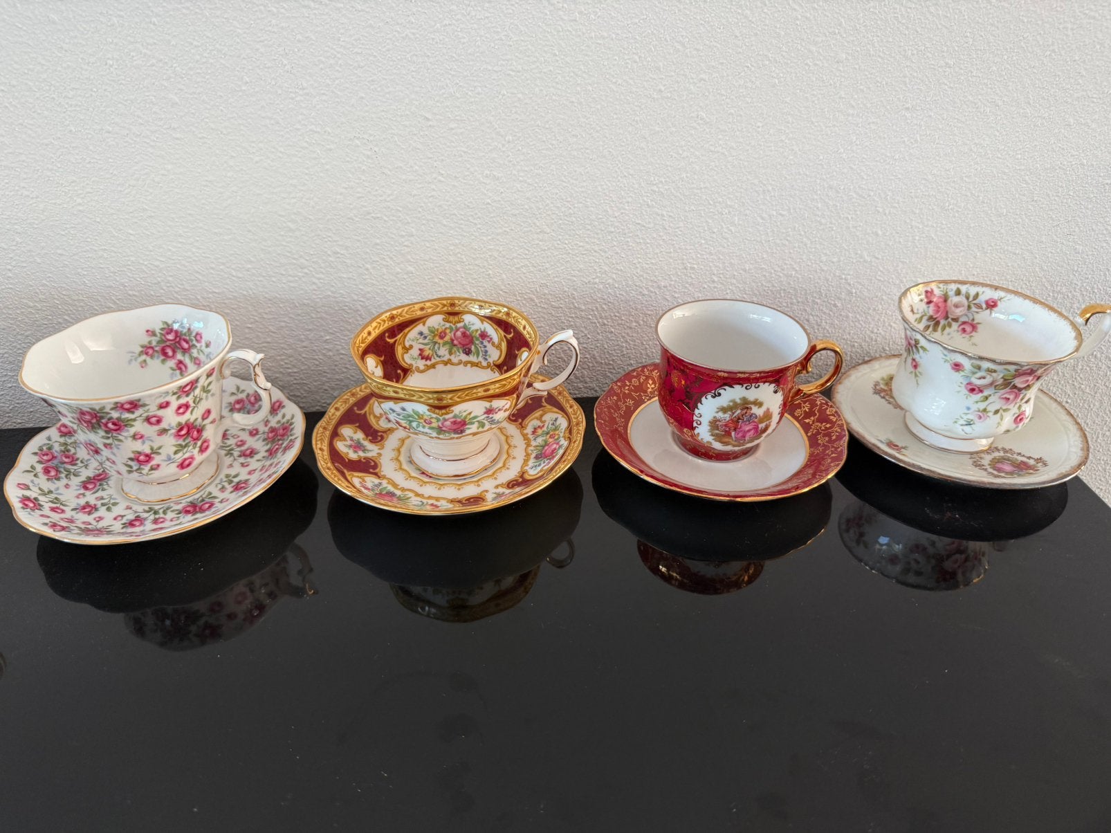 4x Vintage porseleinen kop en schotel Royal Albert klassiek, Ophalen