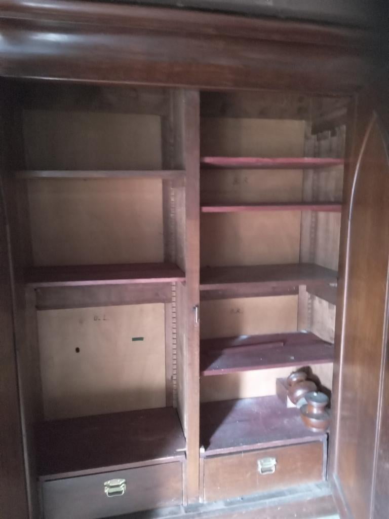 Antieke mahoniehouten kast met twee deuren, Antiek en Kunst, Ophalen of Verzenden