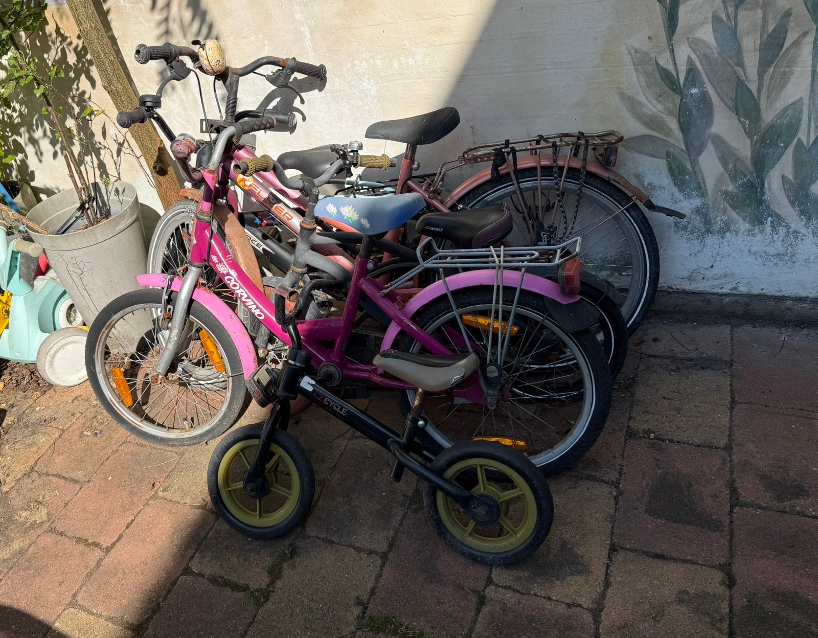 Gratis: diverse maten kinderfietsjes, Ophalen, Gebruikt, Terugtraprem, Minder dan 16 inch