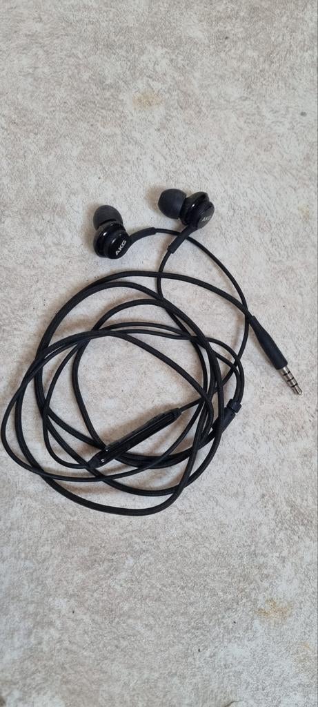 AKG bedrade in-ear koptelefoon met microfoon, Ophalen of Verzenden, Gebruikt, Overige merken