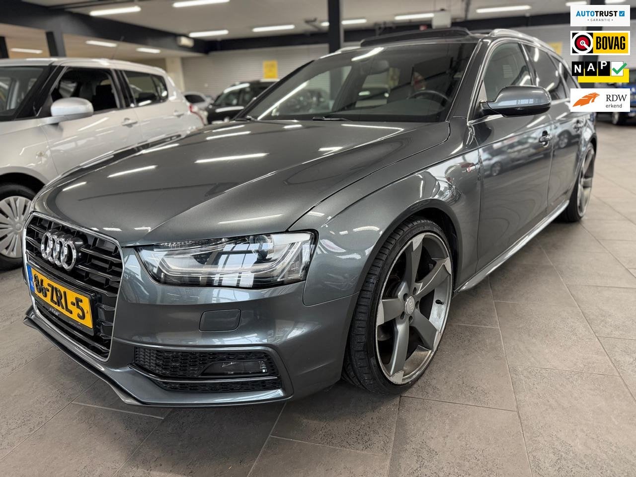 Audi A4 Avant 1.8 TFSI S Edition automaat panoramadak navi l, Auto's, Gebruikt, Zwart, 4 cilinders, 1505 kg