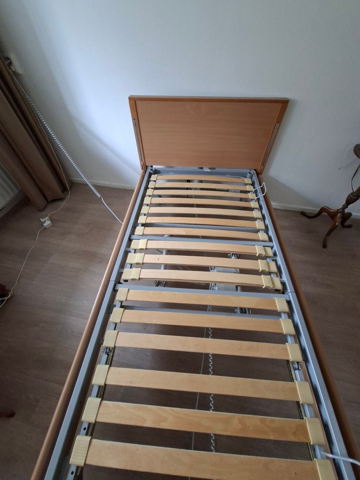 Hoog Laag Bed met papagaai Electrisch 0.90 cm bij 2 meter, Ophalen, Verstelbaar, 90 cm, Eenpersoons