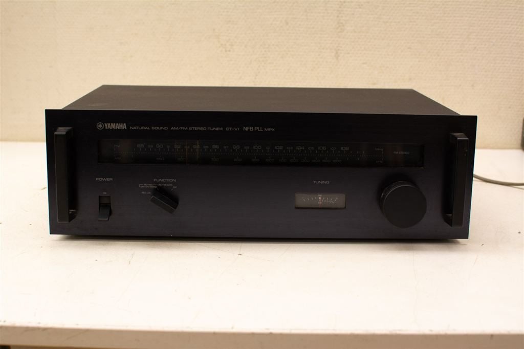 Yamaha Natural Sound AM/FM stereo tuner 39465