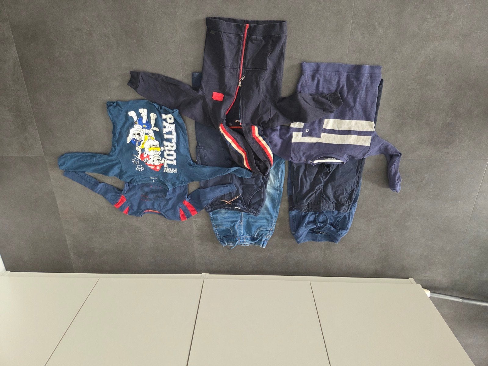 Kledingpakket jongens maat 98/104 (incl. groene trui), Kinderen en Baby's, Kinderkleding | Kinder-kledingpakketten, Ophalen of Verzenden