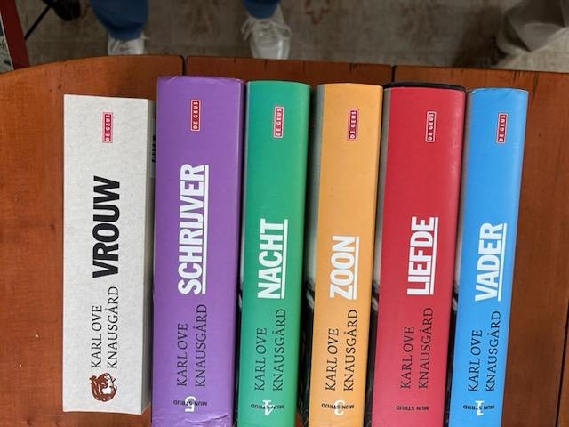 Karl Ove KNAUSGARD Mijn strijd 6 delen, Ophalen of Verzenden, Gelezen