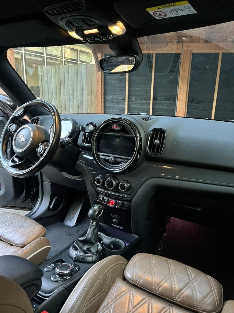 Foto 15 van Mini Countryman 1.5 100KW Cooper AUT 2017 Zwart
