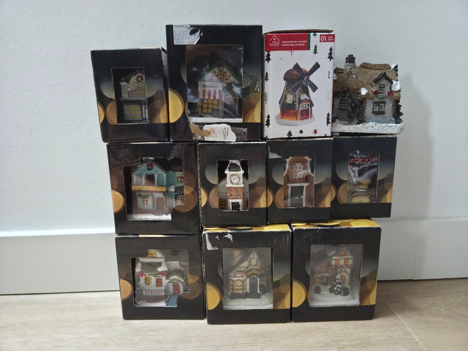 11 Kersthuisjes met verlichting, Diversen, Kerst, Ophalen of Verzenden, Zo goed als nieuw