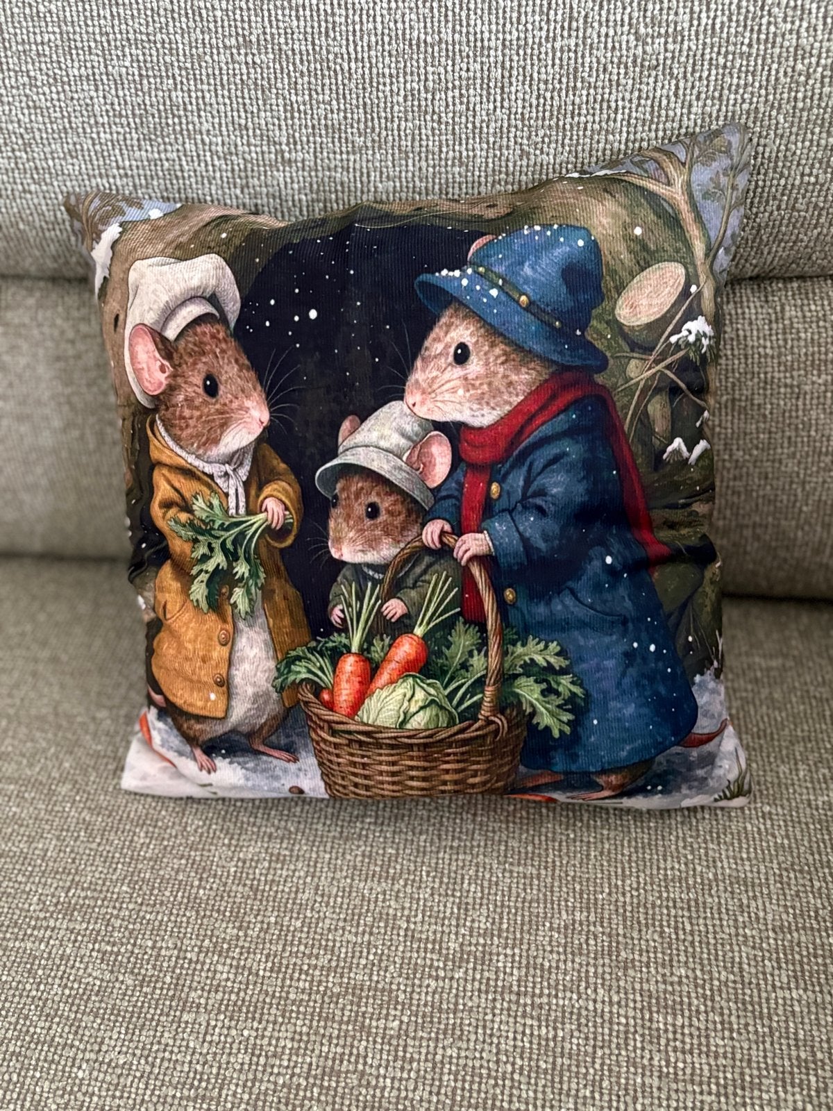 Nieuw velours sierkussen met Brambly muizen en binnenkussen, Vierkant, Nieuw, Inclusief binnenkussen, Ophalen of Verzenden