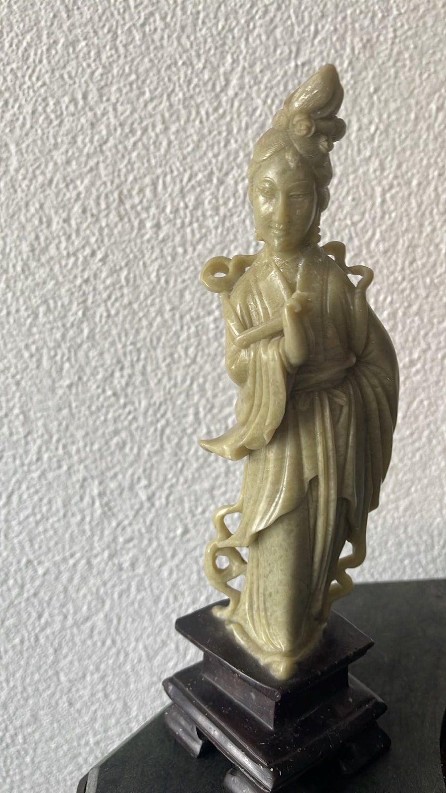 Antiek Chinees Guan-Yin beeld van speksteen, Steen/keramiek, Beige, Ophalen of Verzenden, China