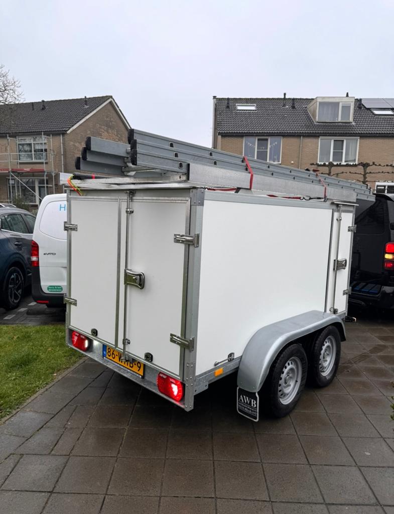 Gesloten aanhanger met Tuckerpole installatie, Ophalen, Zo goed als nieuw