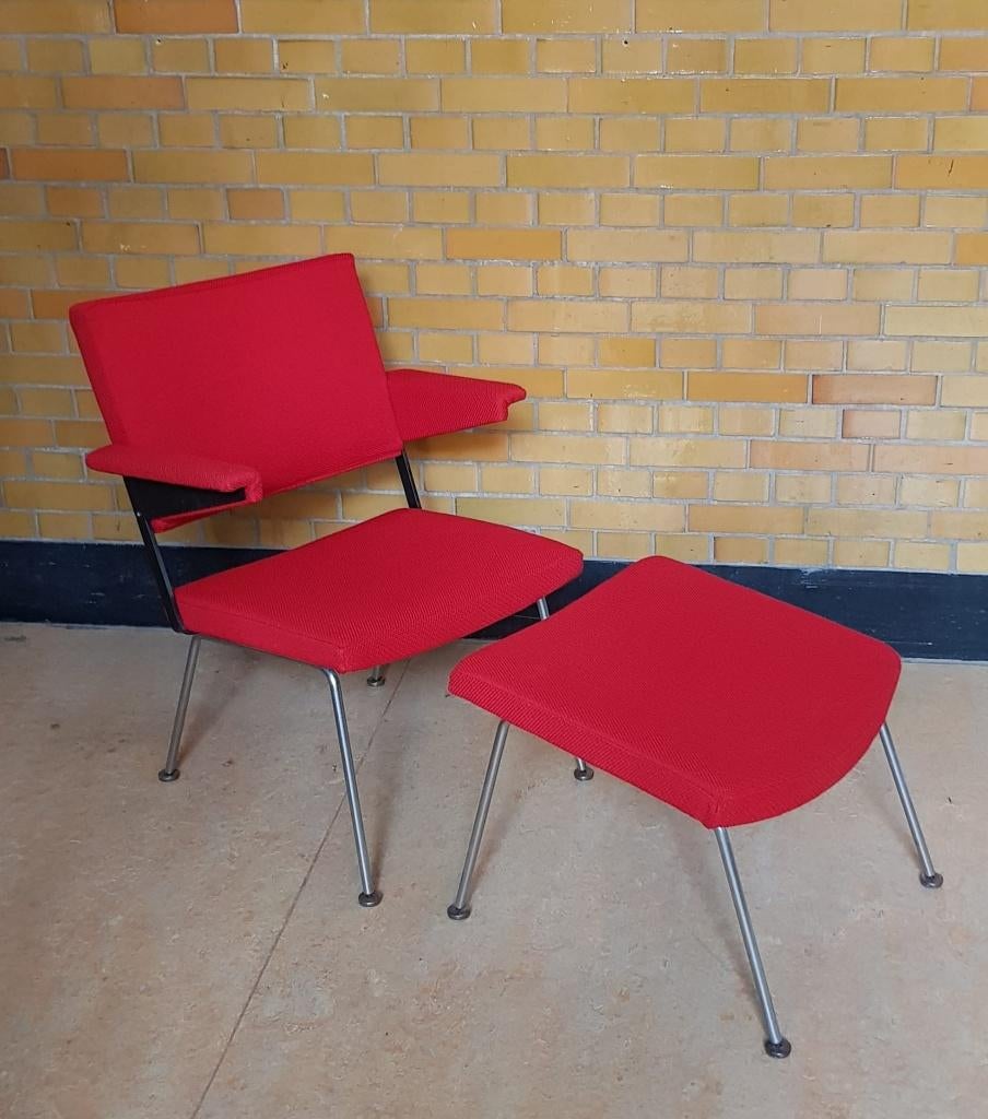 Rode Gispen fauteuil 1445 met voetenbankje, ontwerp 1963, Ophalen, Minder dan 75 cm, Zo goed als nieuw, Stof