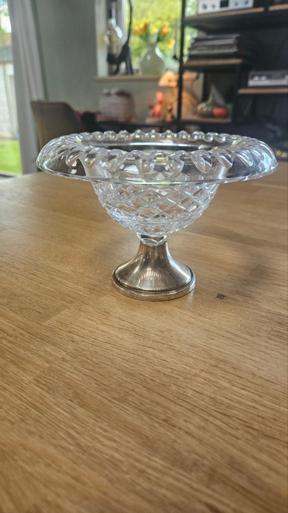 Kristallen Bonbonschaaltje met zilver gemerkte voet., Antiek en Kunst, Ophalen of Verzenden