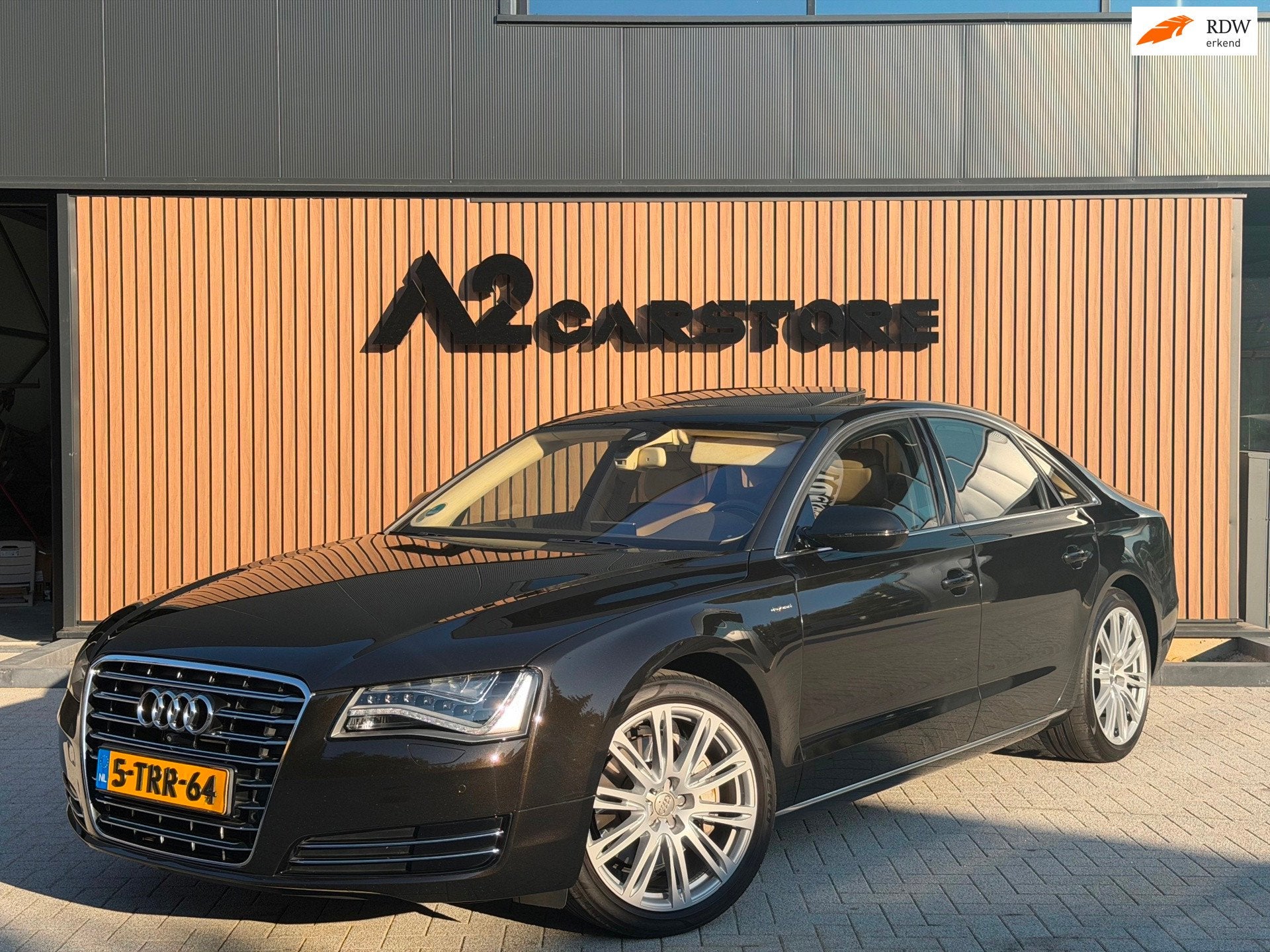 Audi A8 2.0 TFSI Hybrid Pro Line+ FULLL OPTIONS!, Auto's, Gebruikt, Beige, 4 cilinders, Bedrijf