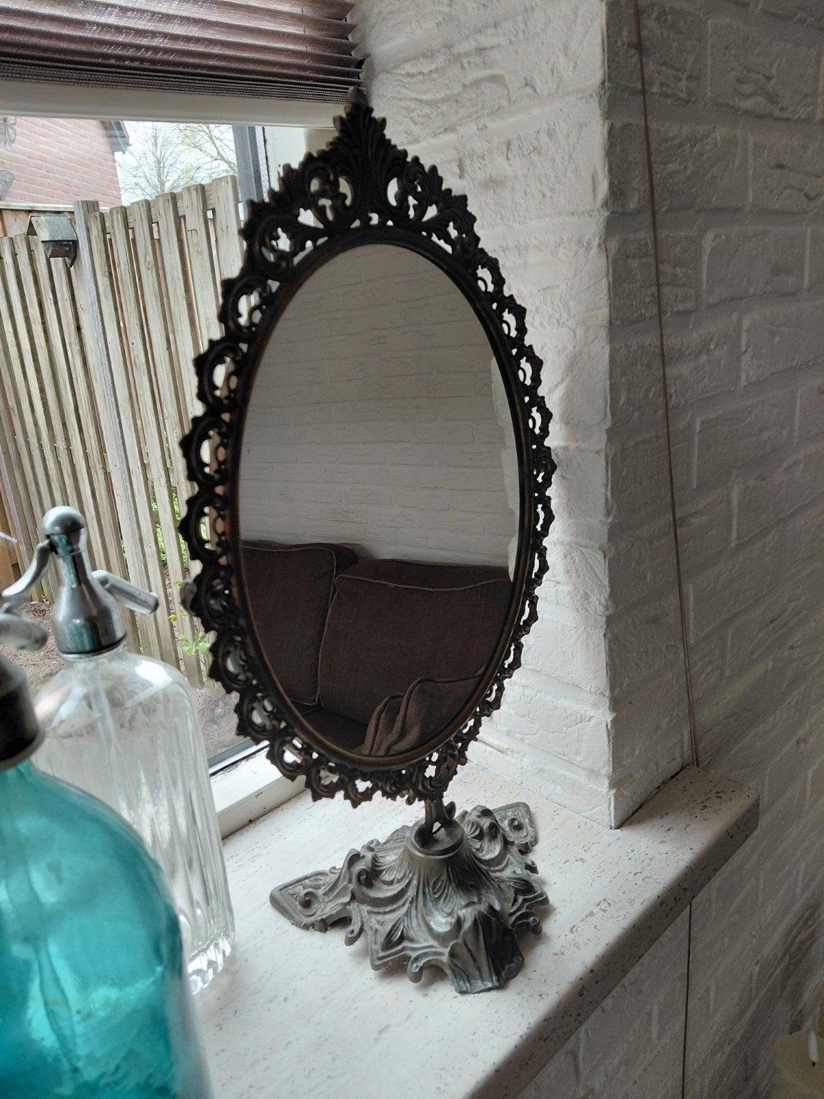 antieke franse ovale spiegel met sierlijke bronzen lijst, Ophalen of Verzenden, Ovaal, Minder dan 50 cm, Minder dan 100 cm