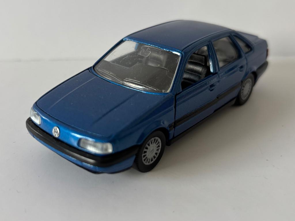 1:43 Volkswagen Passat, Ophalen of Verzenden, Zo goed als nieuw, Auto, Overige merken