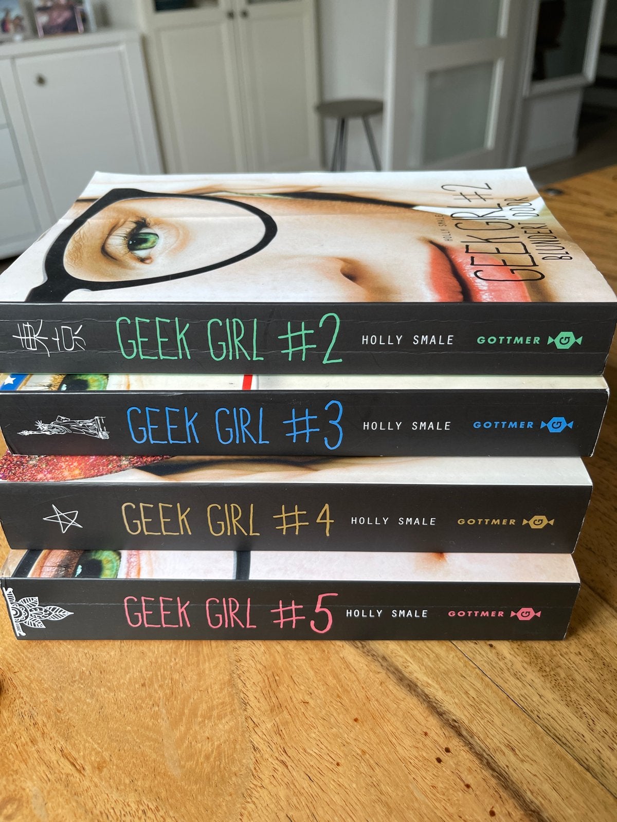 Geek Girl Boekenreeks #2, #3, #4, #5 - Holly Smale, Ophalen of Verzenden, Zo goed als nieuw