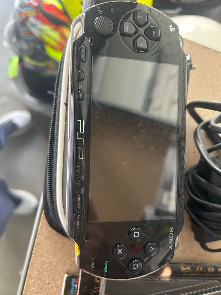 Sony PSP 1004 inclusief 30 spellen en 8 UMD videos, Spelcomputers en Games, Games | Sony PlayStation Portable, 1 speler, Ophalen of Verzenden