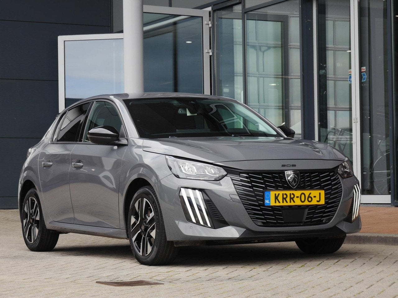 Peugeot 208 1.2 Hybrid 100 e-DCS6 Allure | Climate & Cruise, Automaat, 101 pk, Gebruikt, Automatische klimaatregeling