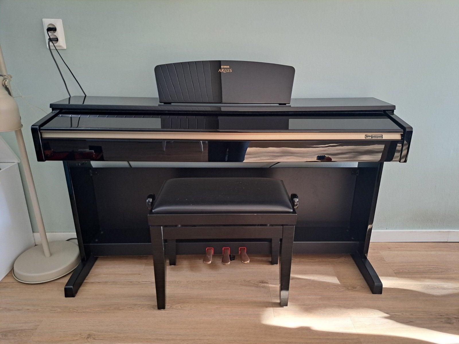 Digitale piano Yamaha Arius hoogglans zwart, Muziek en Instrumenten, Piano's, Ophalen, Gebruikt, Zwart, Hoogglans