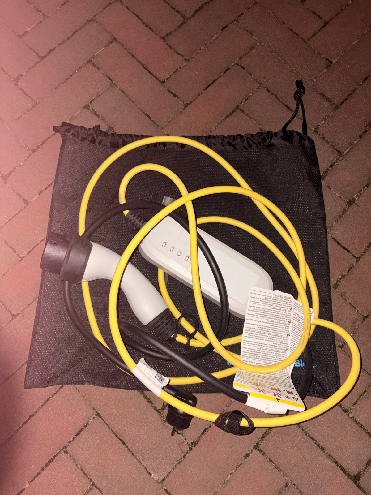 Thuislader 230V voor elektrische auto - Draagbaar, Auto diversen, Ophalen of Verzenden, Zo goed als nieuw, Laadkabel