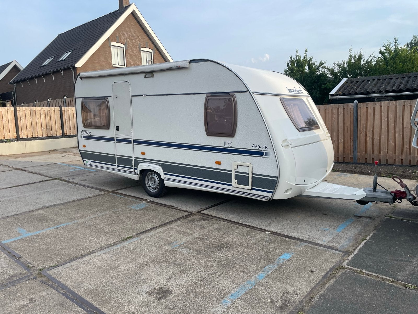Beyerland Vitesse 460 FB in top staat, Caravans en Kamperen, Schokbreker, Rondzit, Frans bed, Particulier