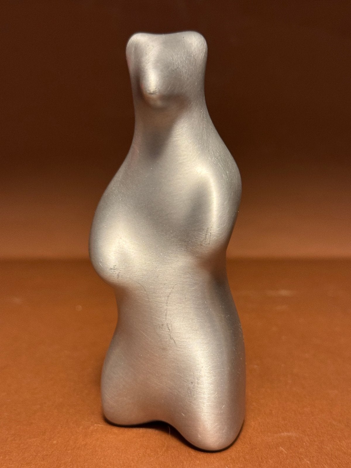 Gordon (Gord) Hoselton -  Beertje - Mat Aluminium Nr: B 2164, Antiek en Kunst, Ophalen of Verzenden