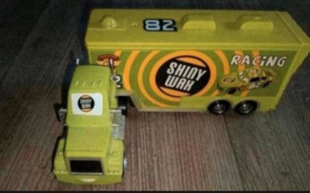 🚙cars vrachtwagen: *82'shiny wax hauler🚙, Kinderen en Baby's, Speelgoed | Speelgoedvoertuigen, Verzenden, Zo goed als nieuw