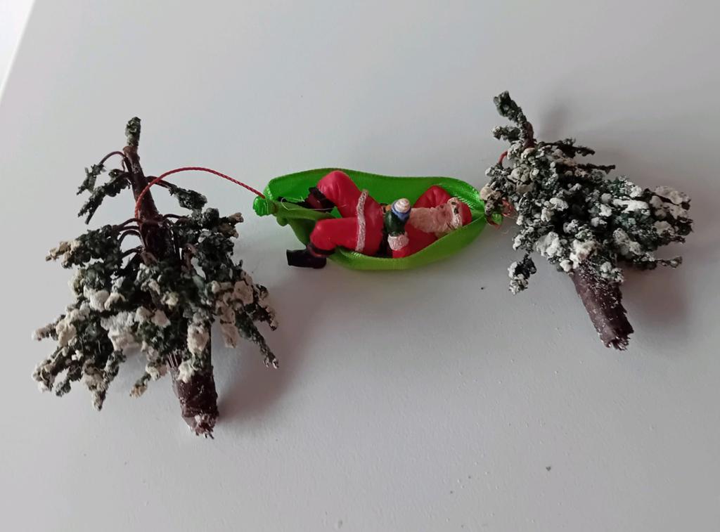 Lemax santa in hangmat, Lemax figuur Kerstdorp, Diversen, Kerst, Ophalen of Verzenden