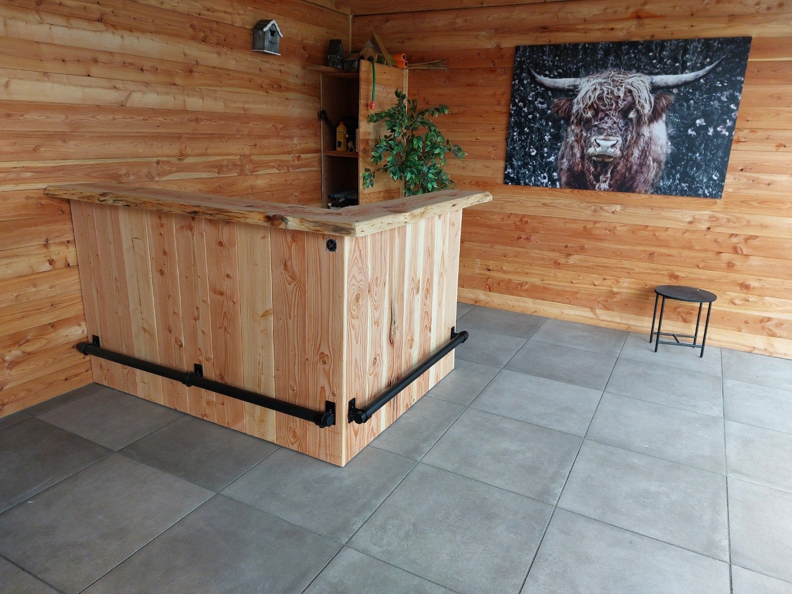 Robuuste houten bar met spoelbak en voetsteun, Ophalen