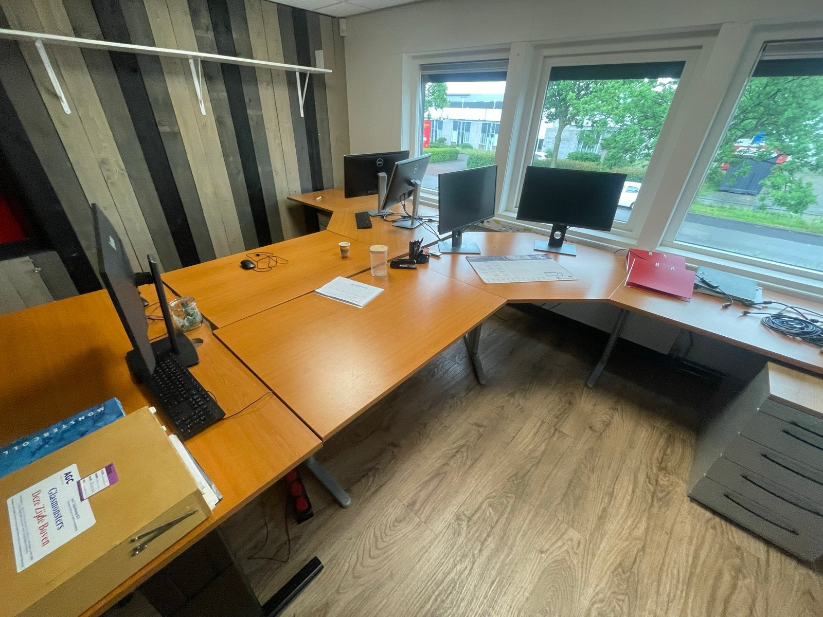 Diverse kantoormeubelen: bureaus, stoelen en kasten, Ophalen of Verzenden