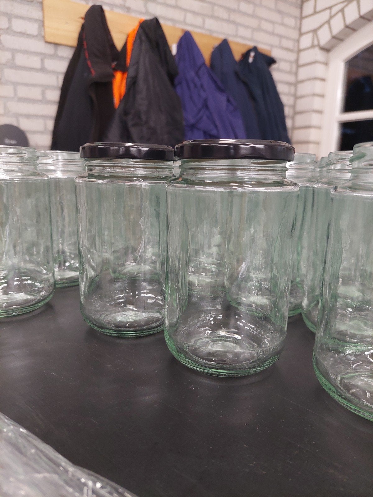 1475 Glazen potten 550g met zwarte deksels,, Ophalen, Met deksel, Rond, Glas