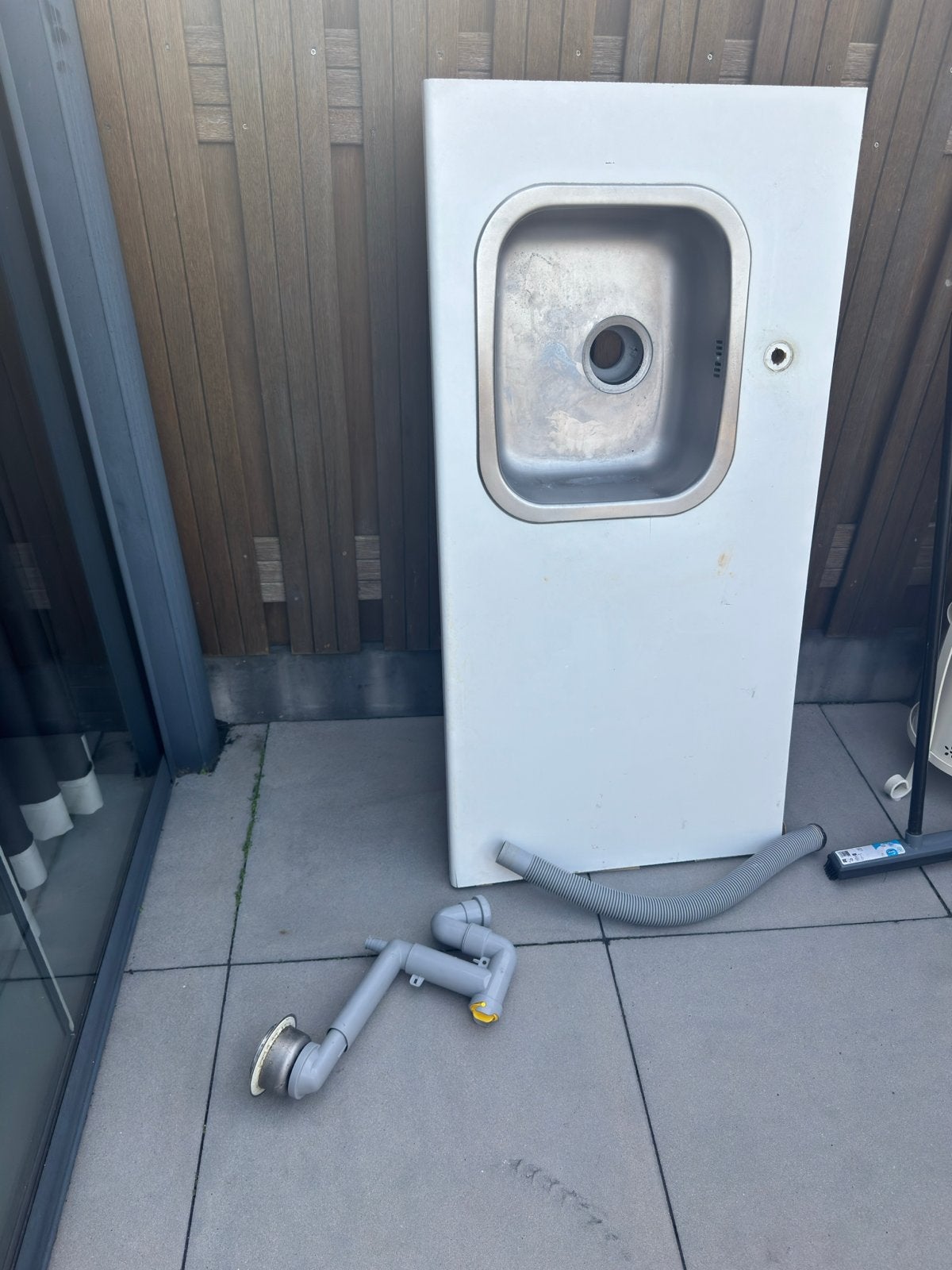 Witte wasbak met afvoer - Ideaal voor bijkeuken/garage, Huis en Inrichting, Ophalen of Verzenden, Metaal, Wit, Overige merken