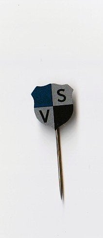 onbekend blikken speldje V S of S V, Ophalen of Verzenden, Gebruikt, Overige onderwerpen, Speldje of Pin
