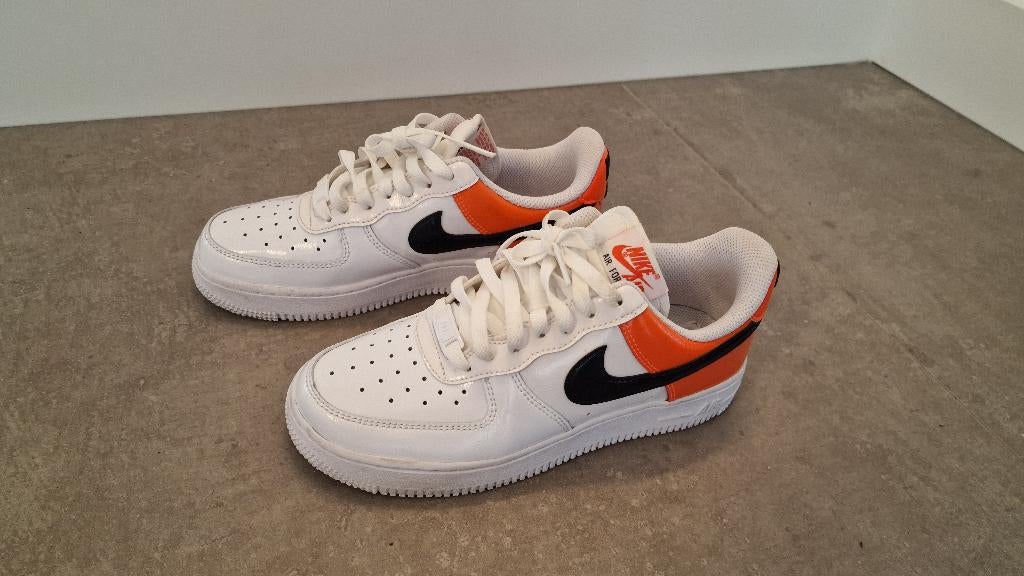 Te koop NIKE schoenen, Ophalen, Wit, Nike, Sneakers of Gympen