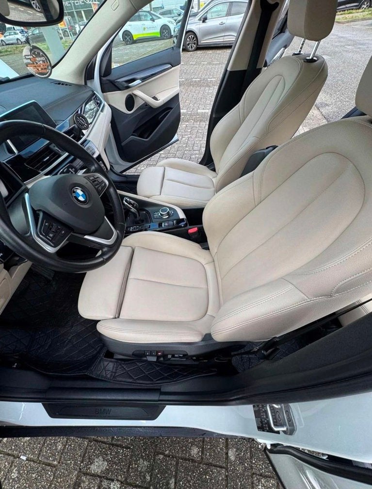 BMW X2 1.8i sDrive Lefhebber Edition/PANO/LEDER/CAM/VOL, Auto's, BMW, Gebruikt, Wit, Leder, 3 cilinders