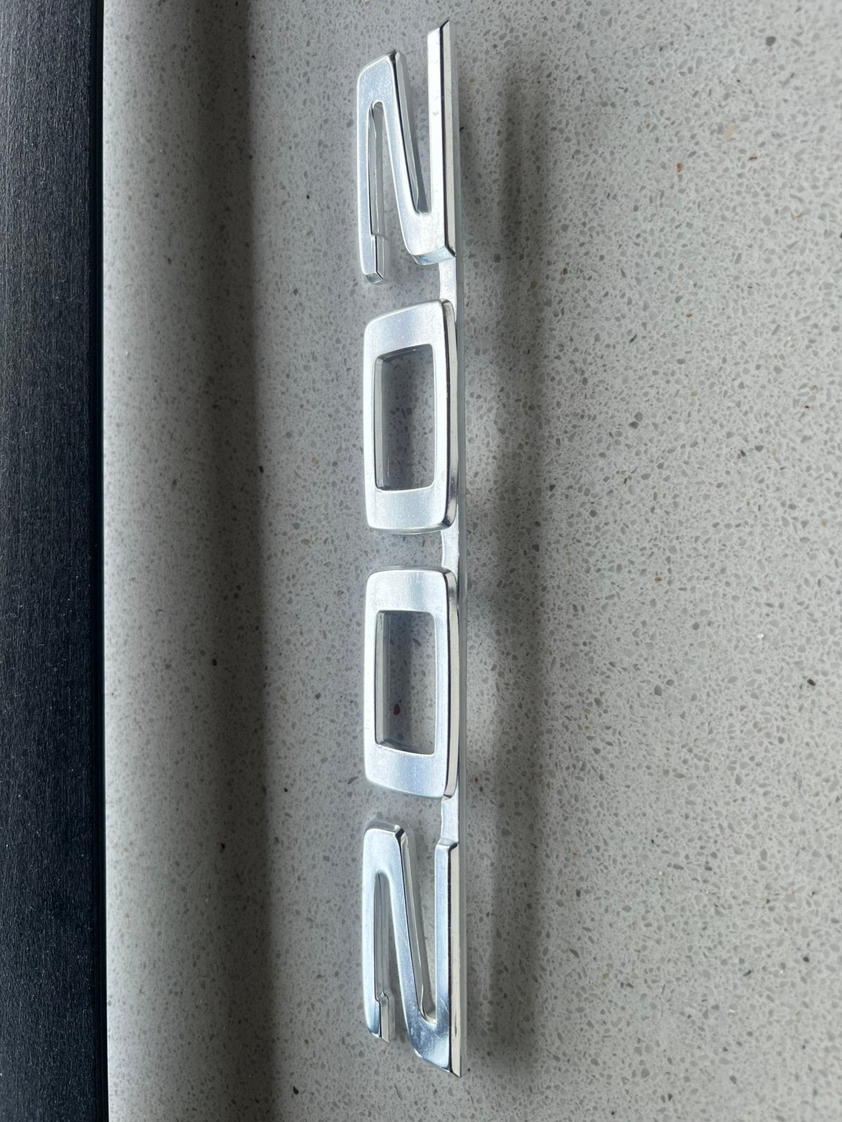Embleem logo merk BMW 2002 onderdeelnummer 18021132, Ophalen of Verzenden, Nieuw, BMW