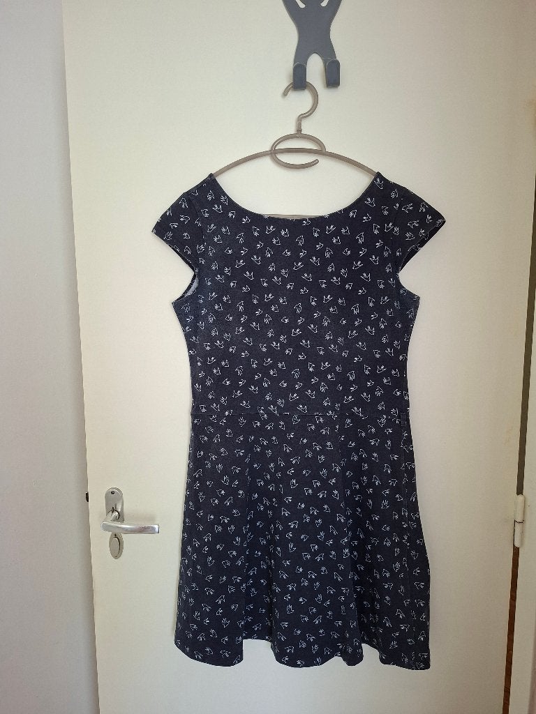 Donkerblauw jurkje (mt L) / Lola Liza, Blauw, Maat 42/44 (L), Ophalen of Verzenden, Zo goed als nieuw