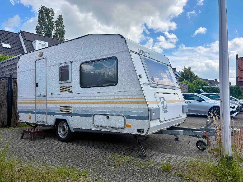 Sfeervolle Knaus Südwind 395 Caravan (1990) + Voortent, etc., Vast bed, Kleine zit, Particulier, 4 tot 5 meter