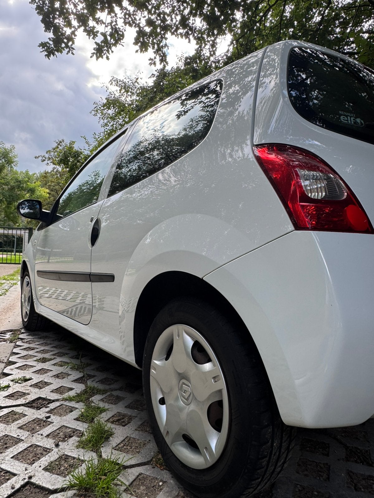 Renault Twingo 1.2 16V 2010 Wit APK September 2027, Auto's, 839 kg, 4 cilinders, 4 stoelen, Wit