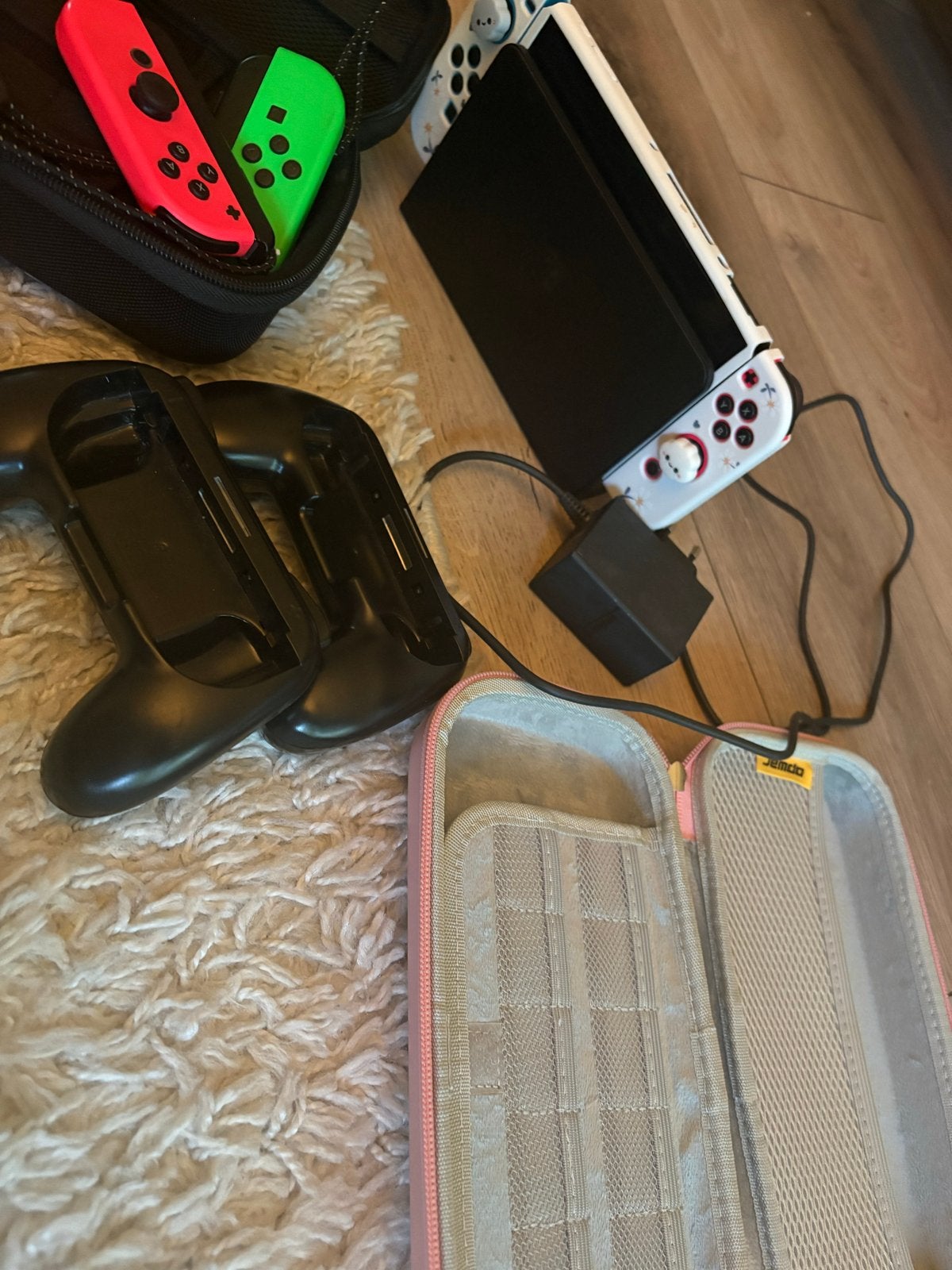 Nintendo Switch OLED met accessoires en hoesjes, Ophalen, Zo goed als nieuw, Met 2 controllers, Switch OLED