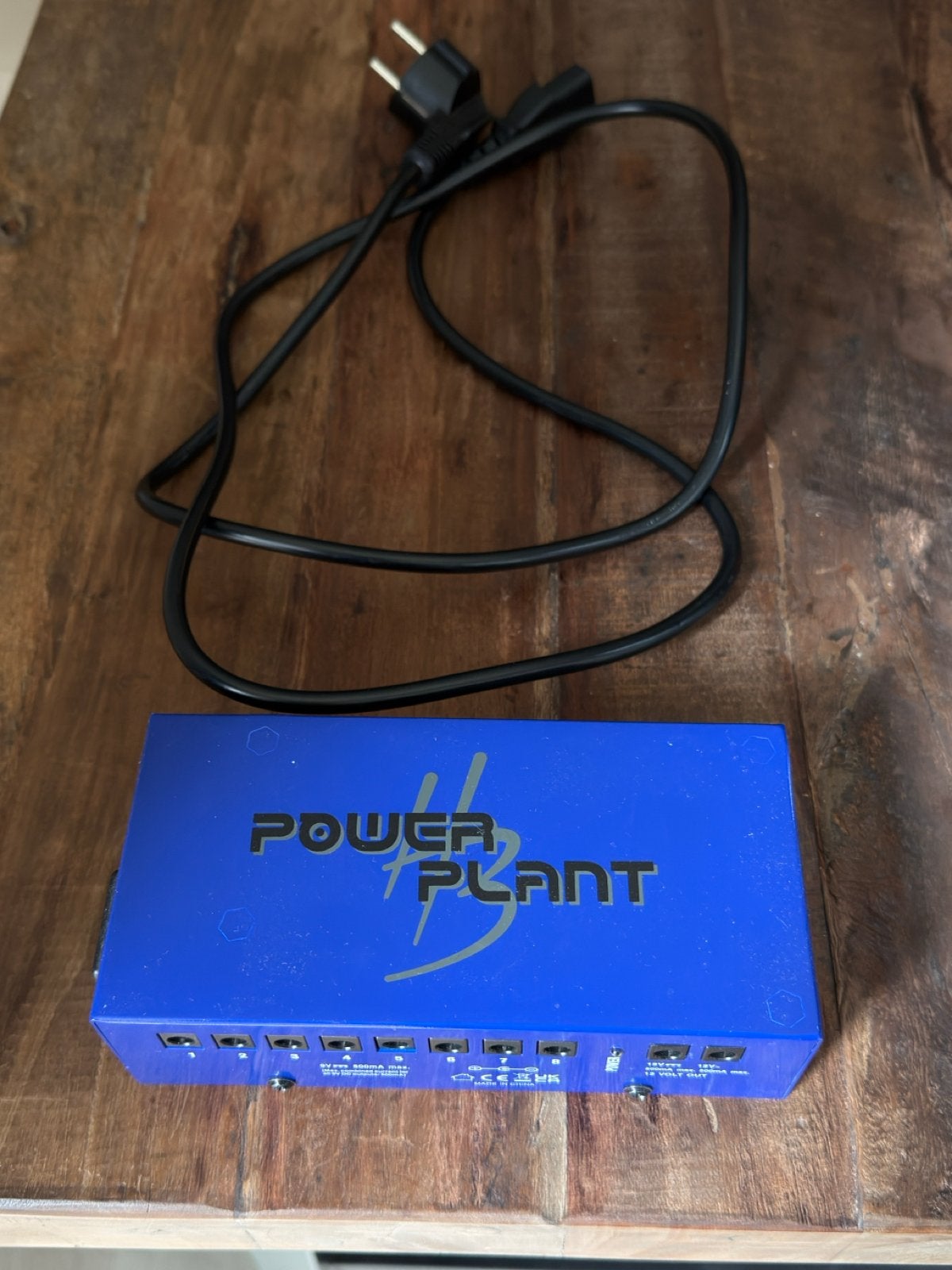 Harley Benton PowerPlant voeding voor effectpedalen, Ophalen of Verzenden, Gebruikt, Overige typen