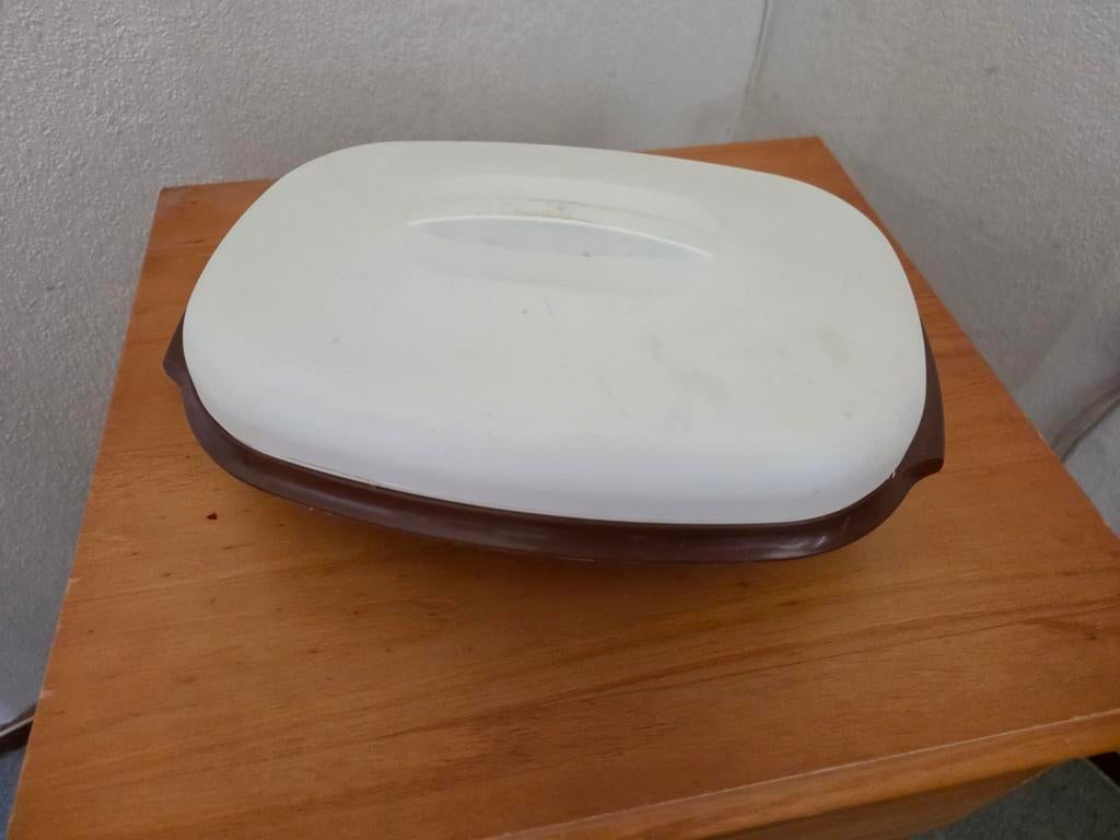 Vintage Tupperware schaal met vergiet en deksel, Ophalen of Verzenden, Gebruikt, Bruin, Schaal