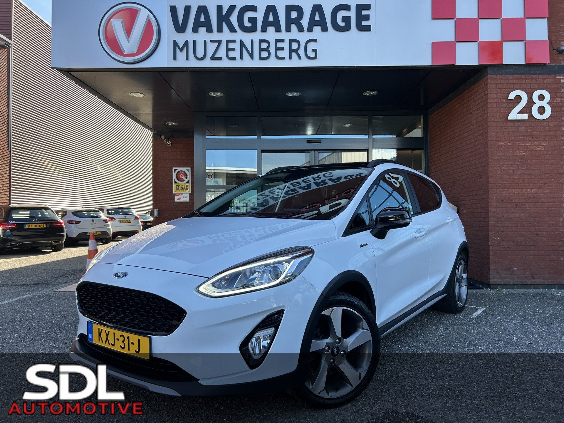 Ford Fiesta 1.0 EcoBoost Active X ST-Line unieke km stand 28, Auto's, Dealer onderhouden, Gebruikt, Zwart, Wit