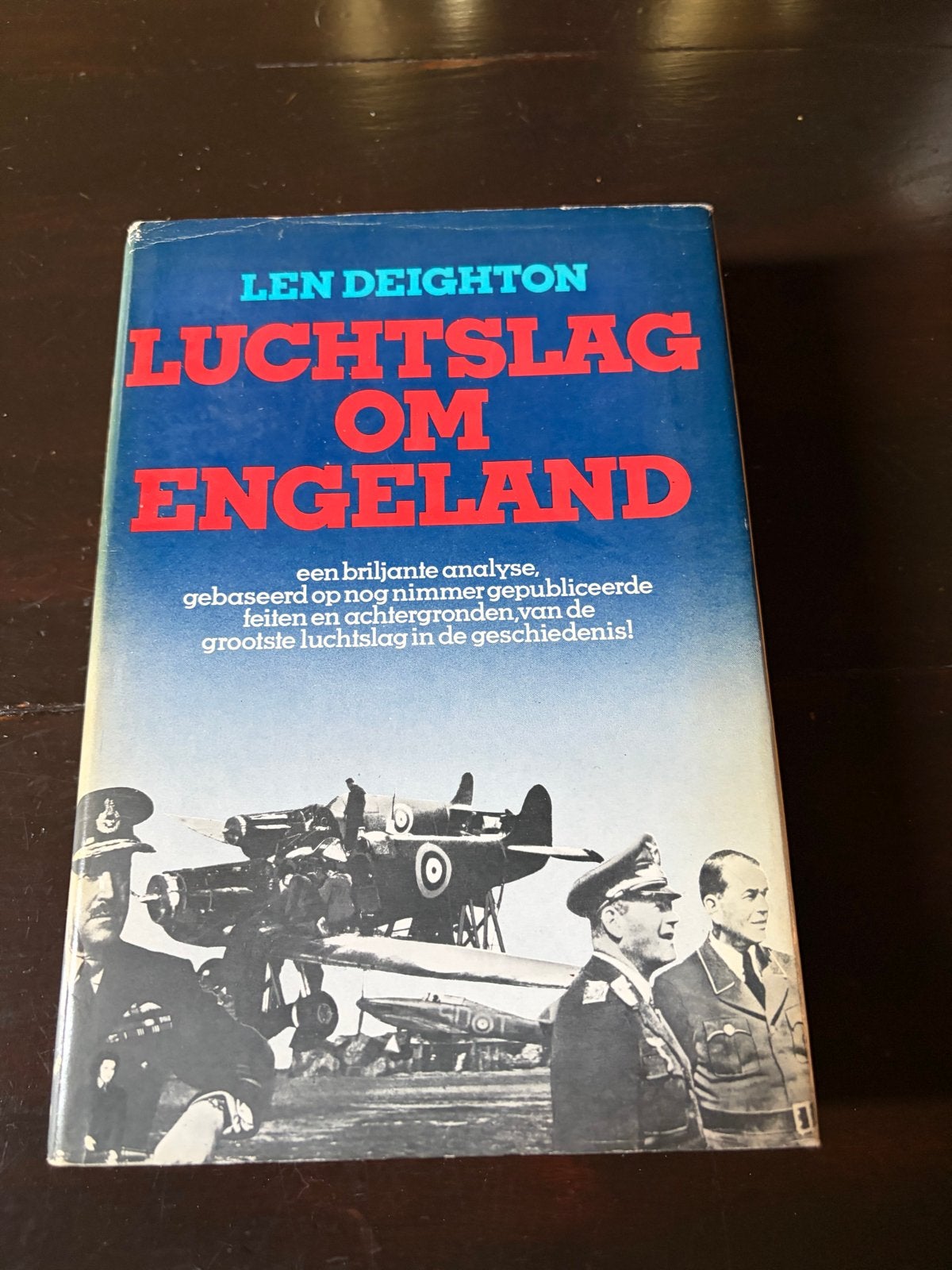 Luchtslag om Engeland - Len Deighton (Boek), Boeken, Ophalen of Verzenden, Tweede Wereldoorlog, Gelezen, Luchtmacht