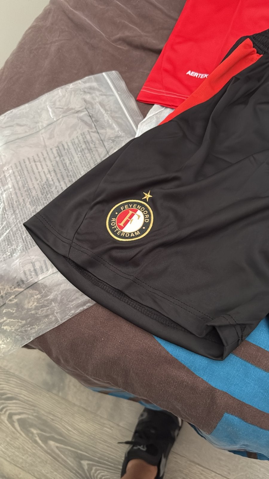Feyenoord Kindersetje - Thuistenue Shirt & Broekje, Ophalen, Nieuw, Jongen of Meisje