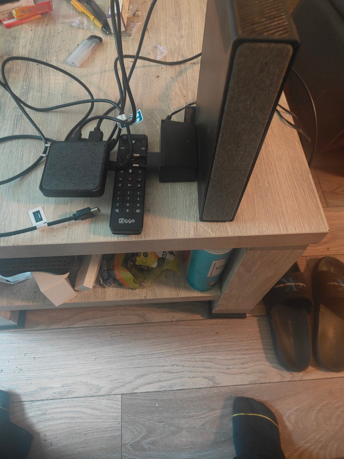ziggo modem en tv kastje, Ophalen of Verzenden, Zo goed als nieuw, Router met modem