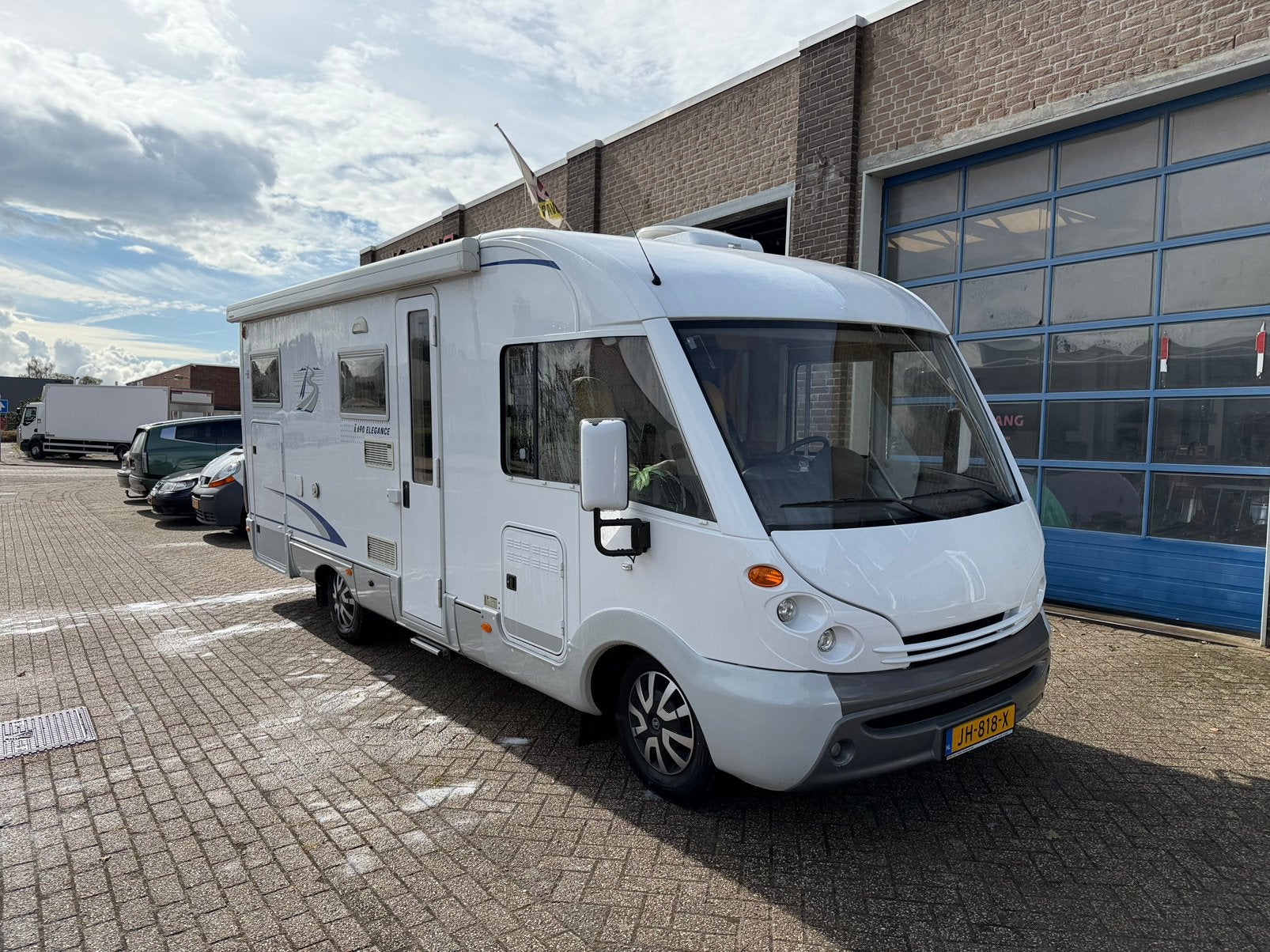 Foto 2 van Burstner i690 Elegance 2.8 JTD - levelsysteem - 66.500 km