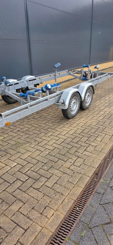 Dubbelassige boottrailer met rollen - Zo goed als nieuw, Watersport en Boten, Boottrailers, Zo goed als nieuw, Minder dan 6 meter